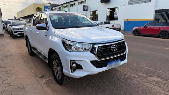 TOYOTA HILUX 2.8 SRV 4X4 CD 16V DIESEL 4P AUTOMÁTICO TOYOTA HILUX 2.8 SRV 4X4 CD 16V DIESEL 4P AUTOMÁTICO
